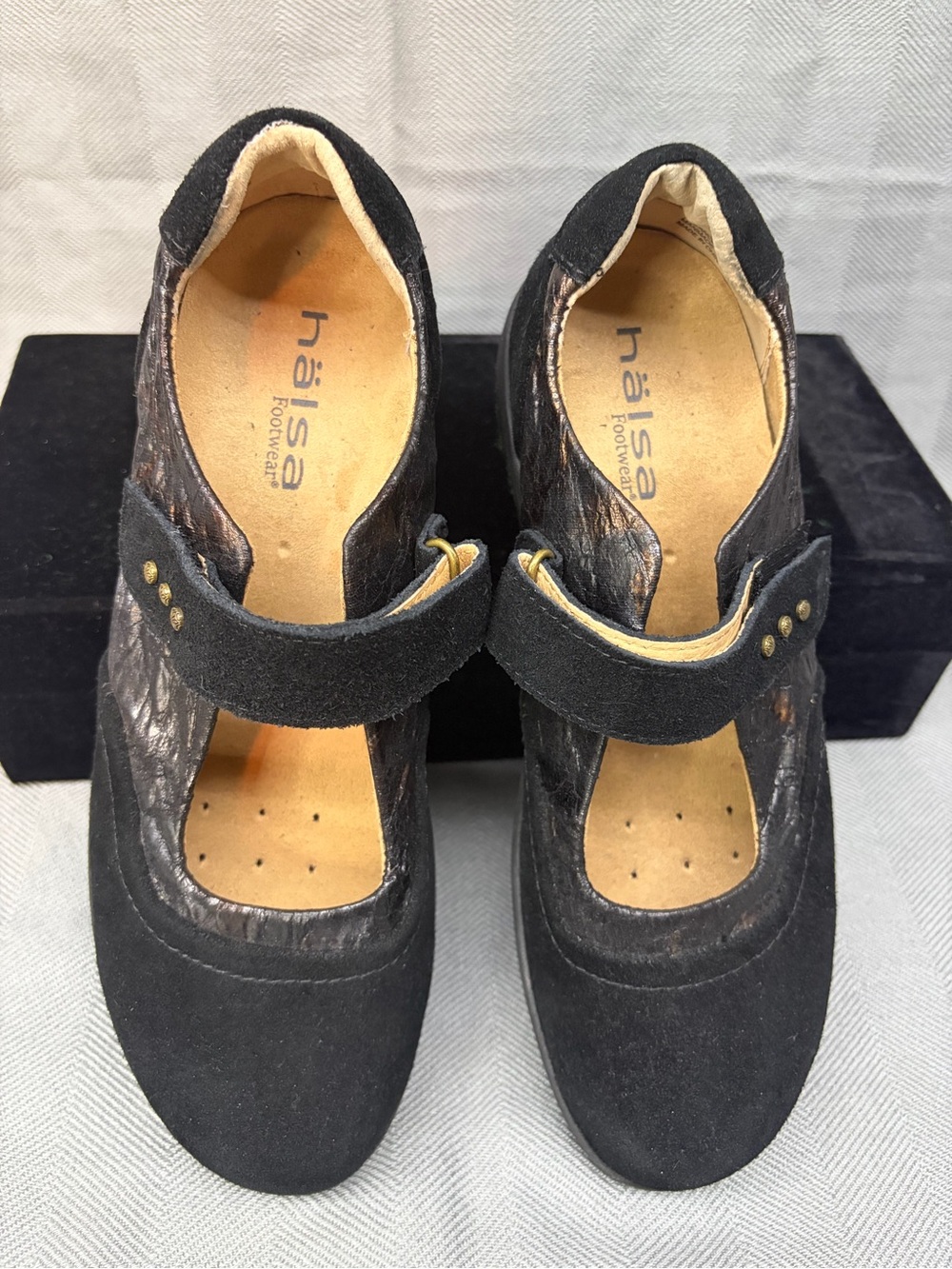 Halsa Aloe Mary Jane black embossed and suede finish black size 8 1/2